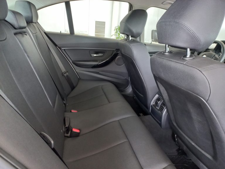 BMW 320I (12)