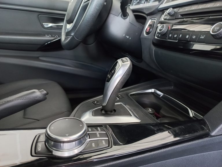 BMW 320I (9)
