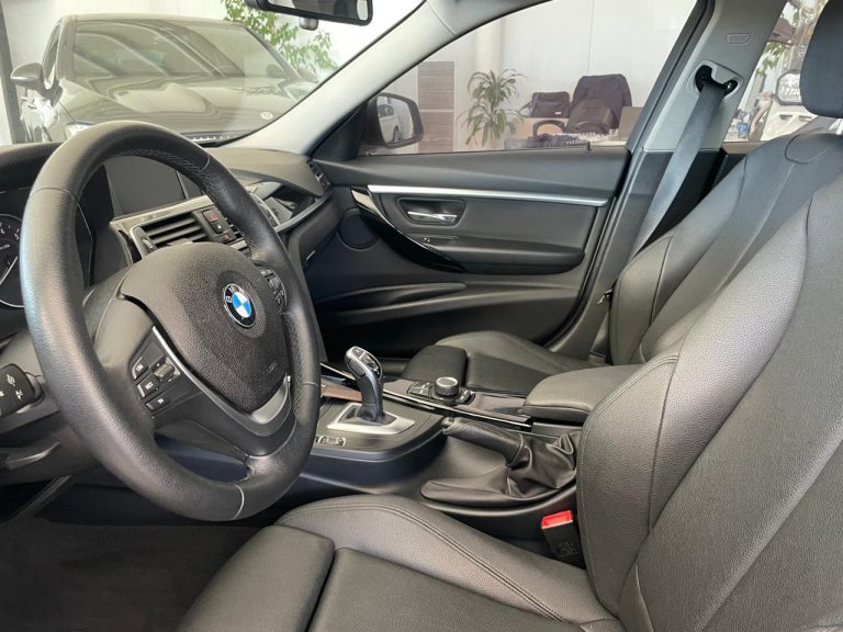 BMW 320i (6)
