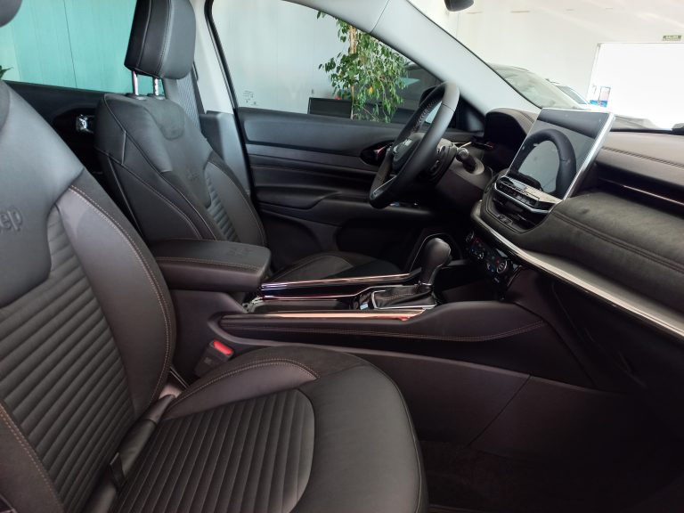 Jeep Commander (12)